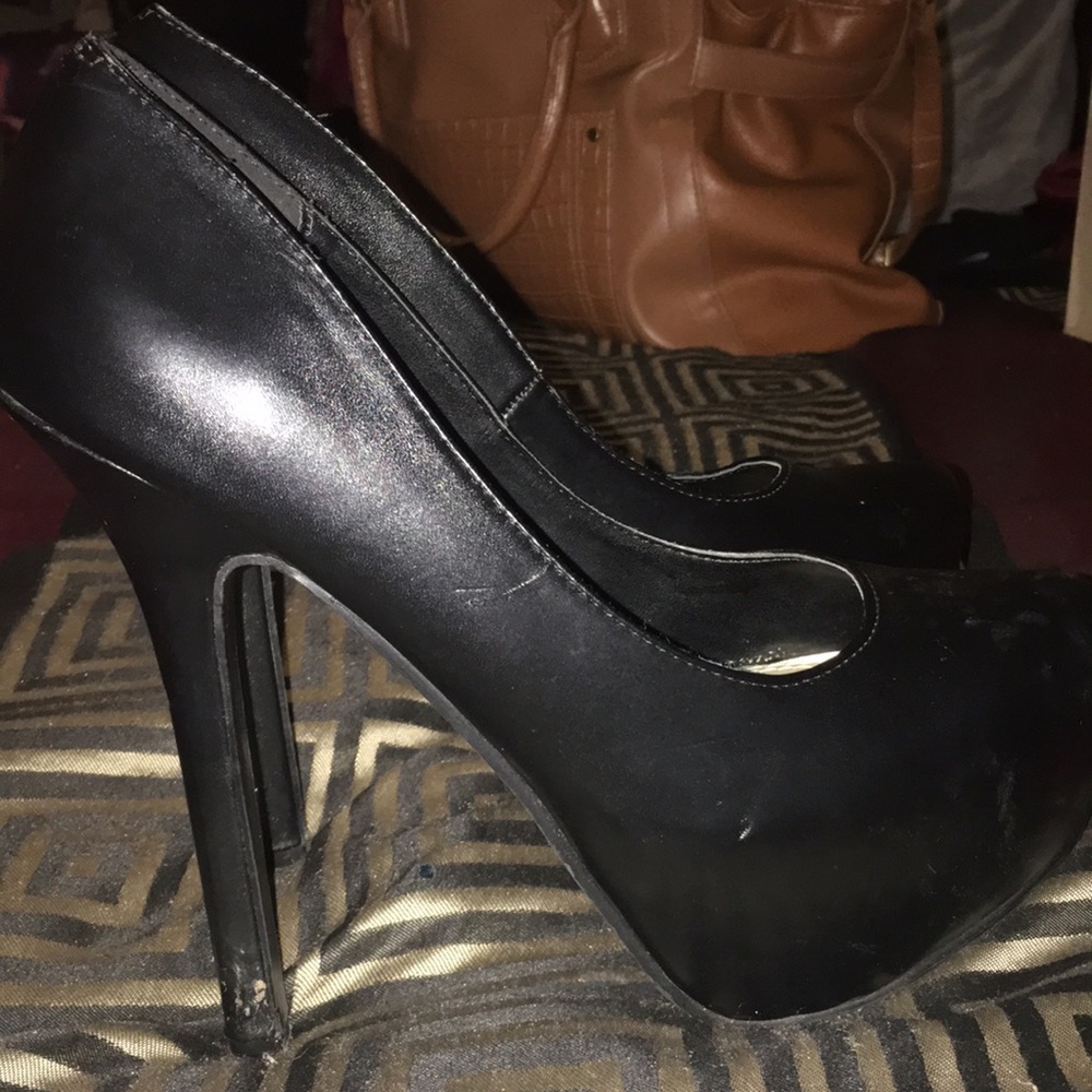 Heels - Picture 3 of 4